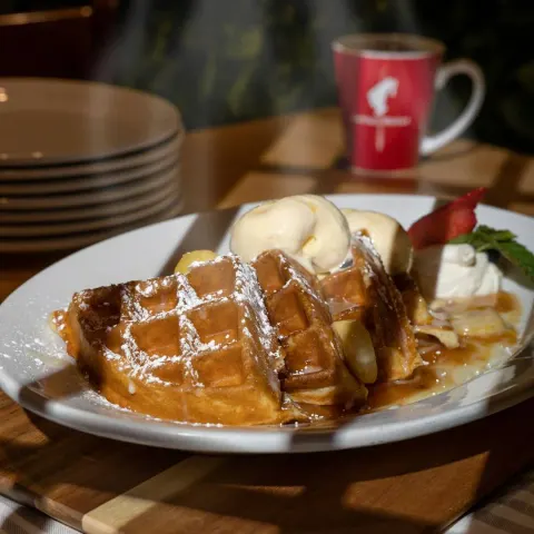 A Taste Test: What Makes Chicago Waffles the Best in the City