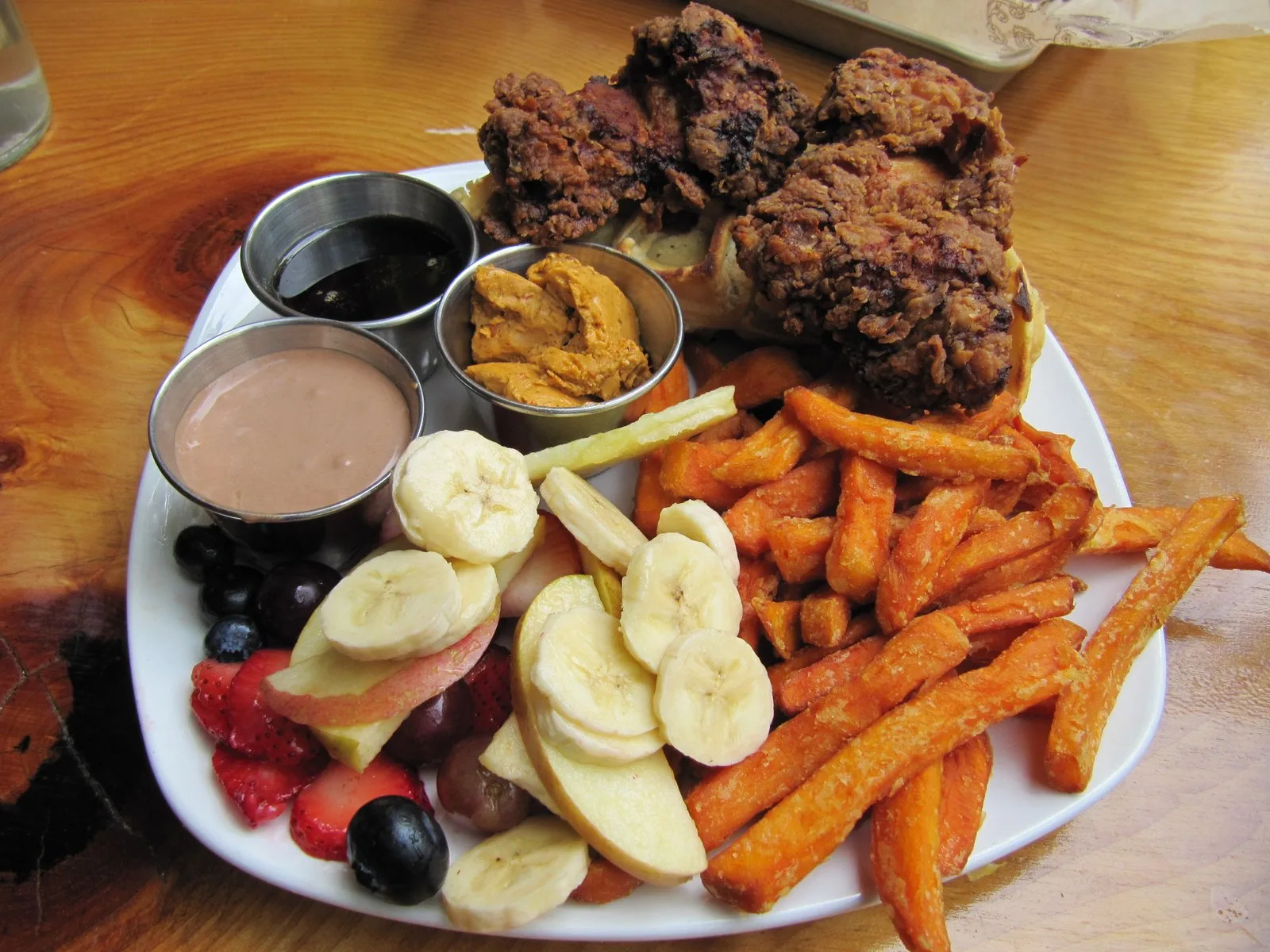 Fried_chicken_and_waffles_for_brunch